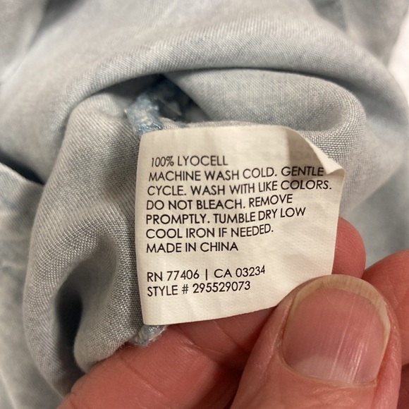 Club Monaco xs button down washed denim look 100% lyocell womens shirt - Picture 11 of 11